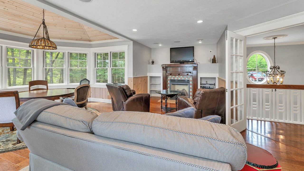 Photo of Livingroom in Meredith