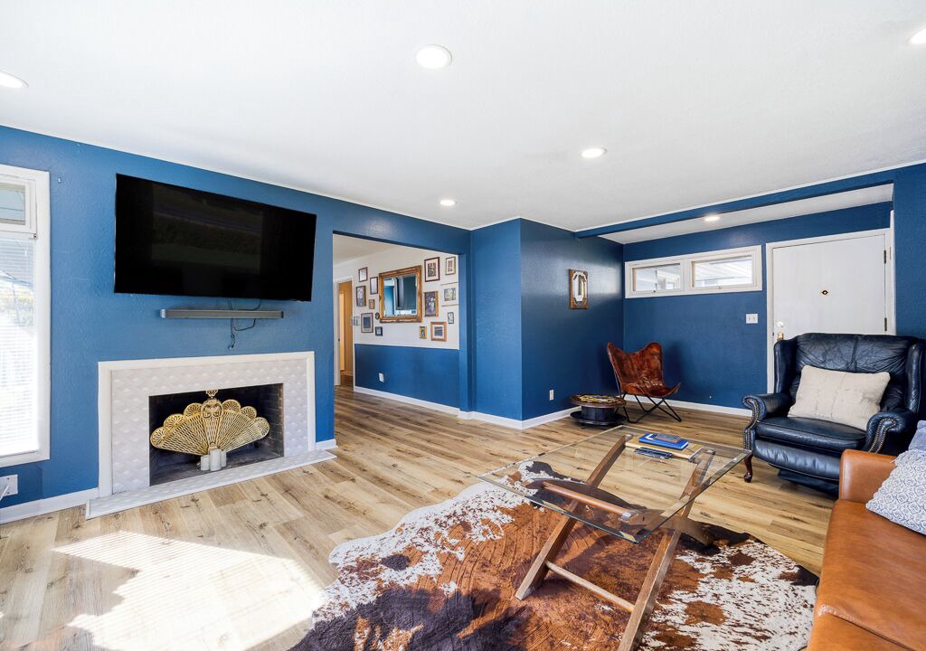 Photo of Livingroom in Downtown Klamath Falls