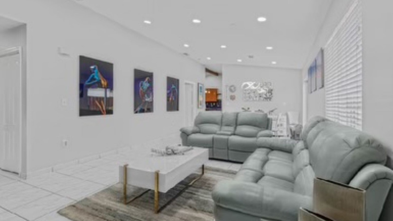 Photo of Livingroom in Kendall West