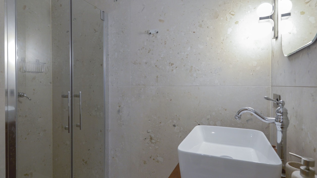 Photo of Bathroom in Saint-Lambert