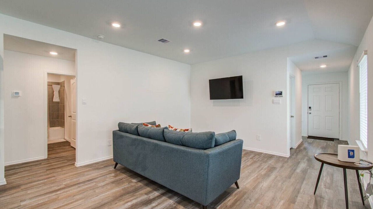 Photo of Livingroom in Spring