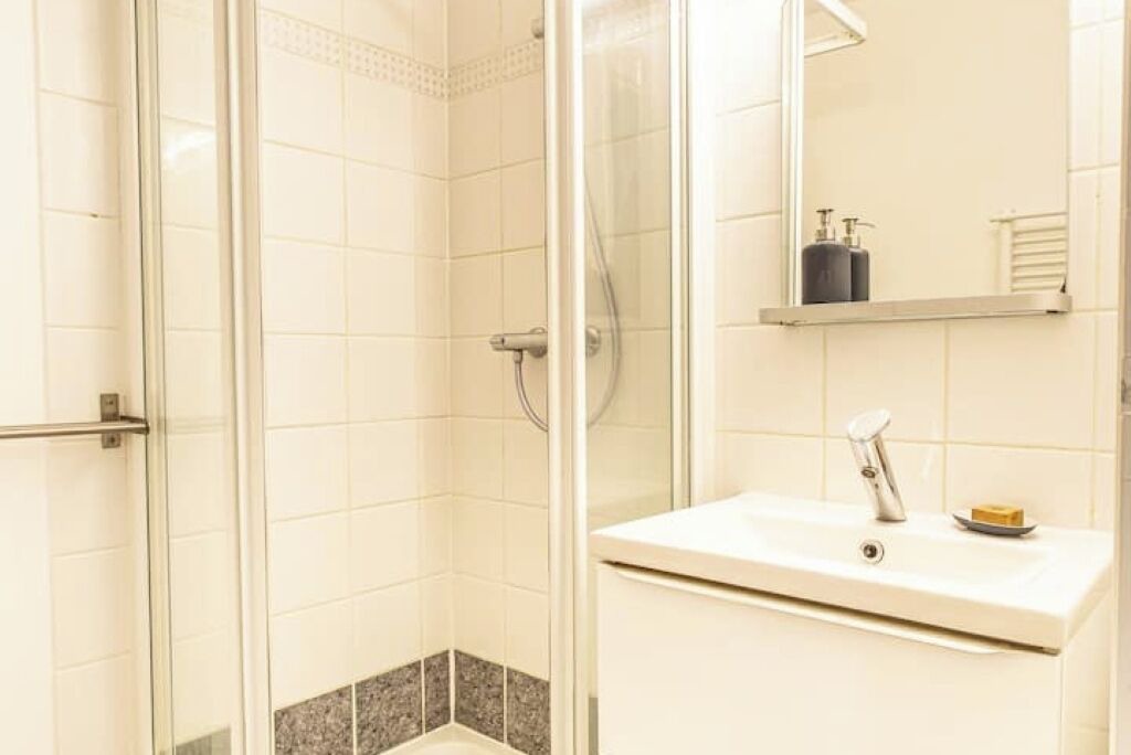 Photo of Bathroom in Saint-James