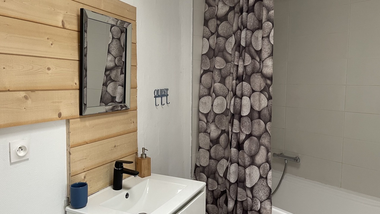 Photo of Bathroom in Calais