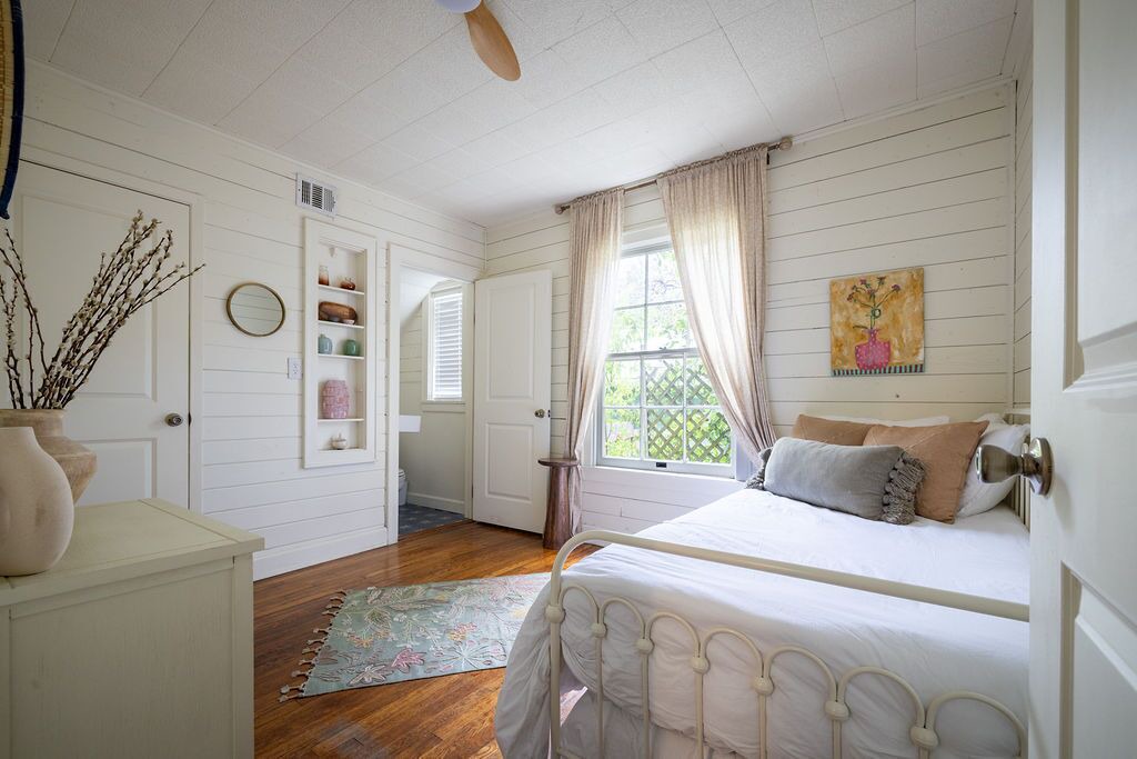 Photo of Bedroom in Rosedale