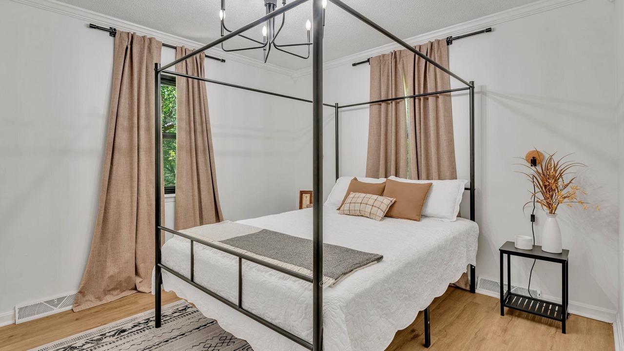 Photo of Bedroom in Inglefield