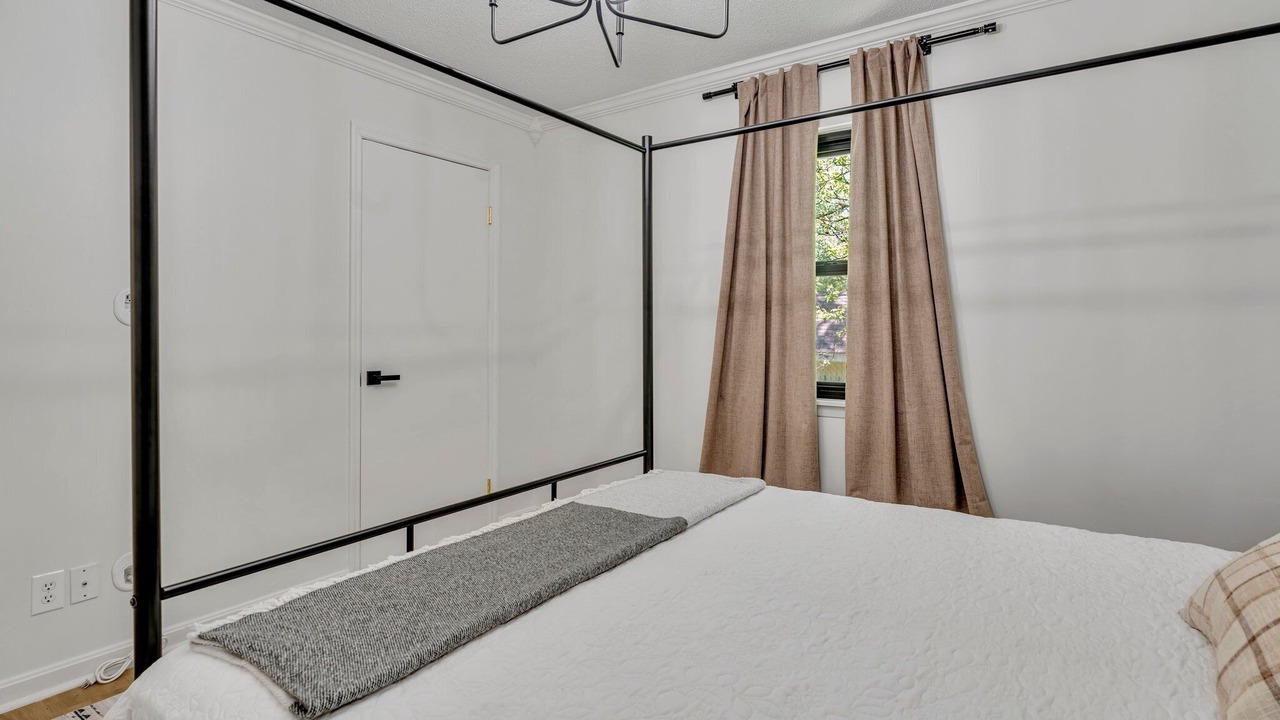 Photo of Bedroom in Inglefield