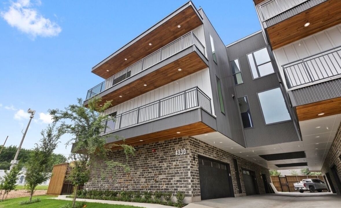 Photo of Outdoor in Oak Lawn