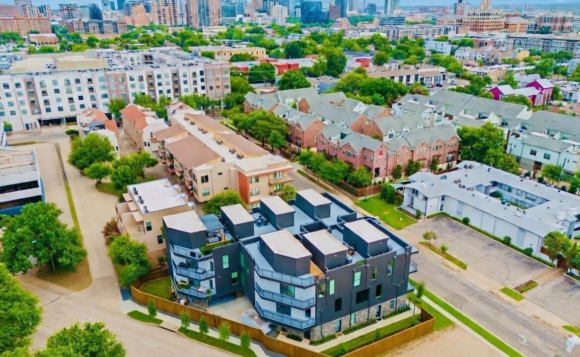 Photo of Outdoor in Oak Lawn