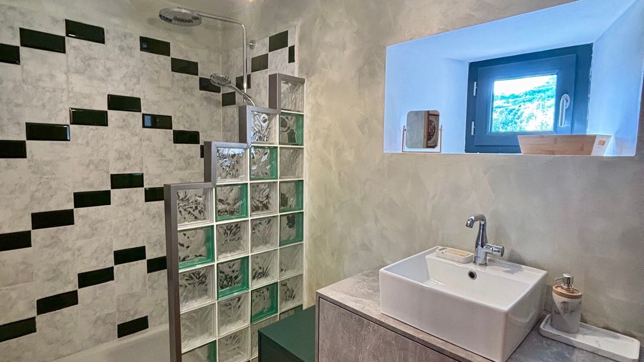 Photo of Bathroom in Martin