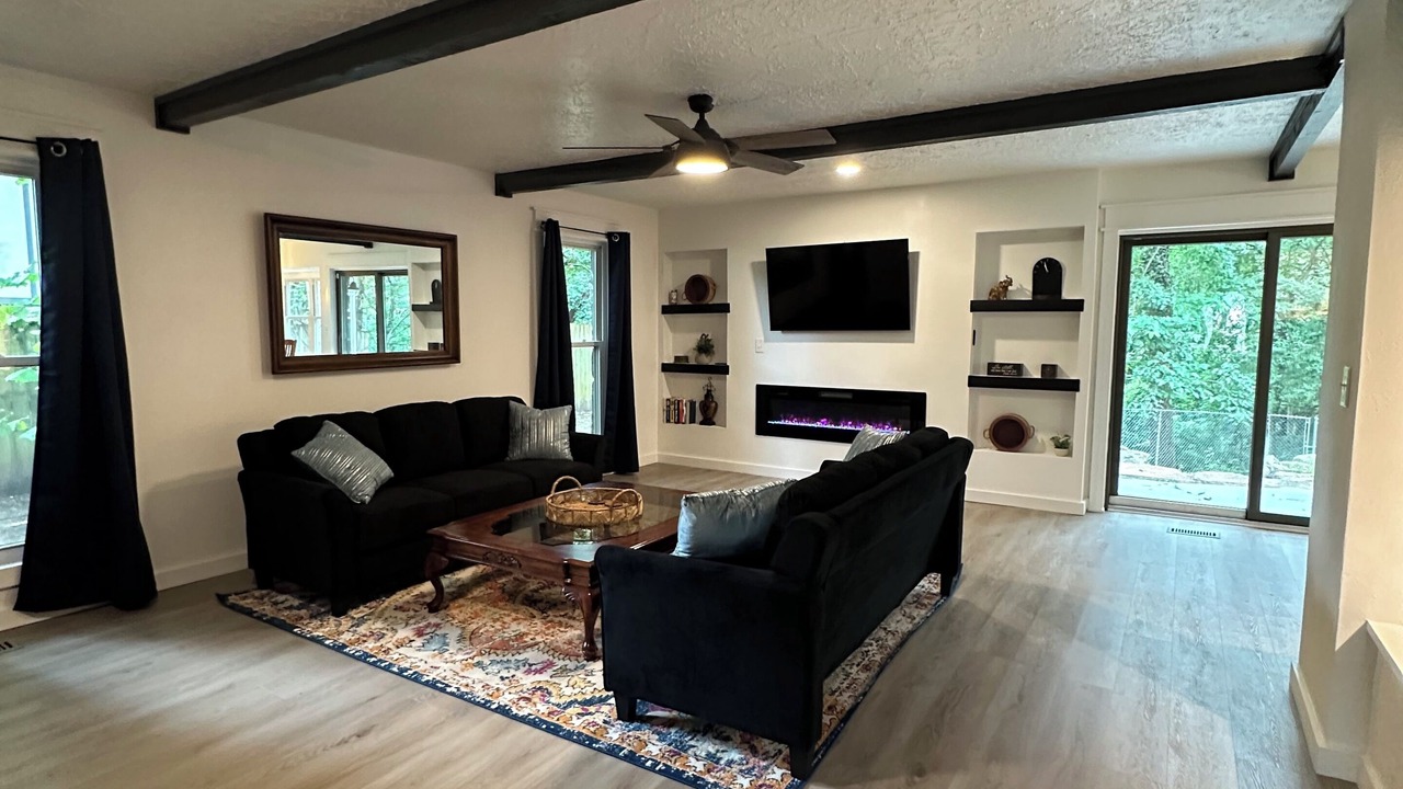 Photo of Livingroom in Broken Arrow