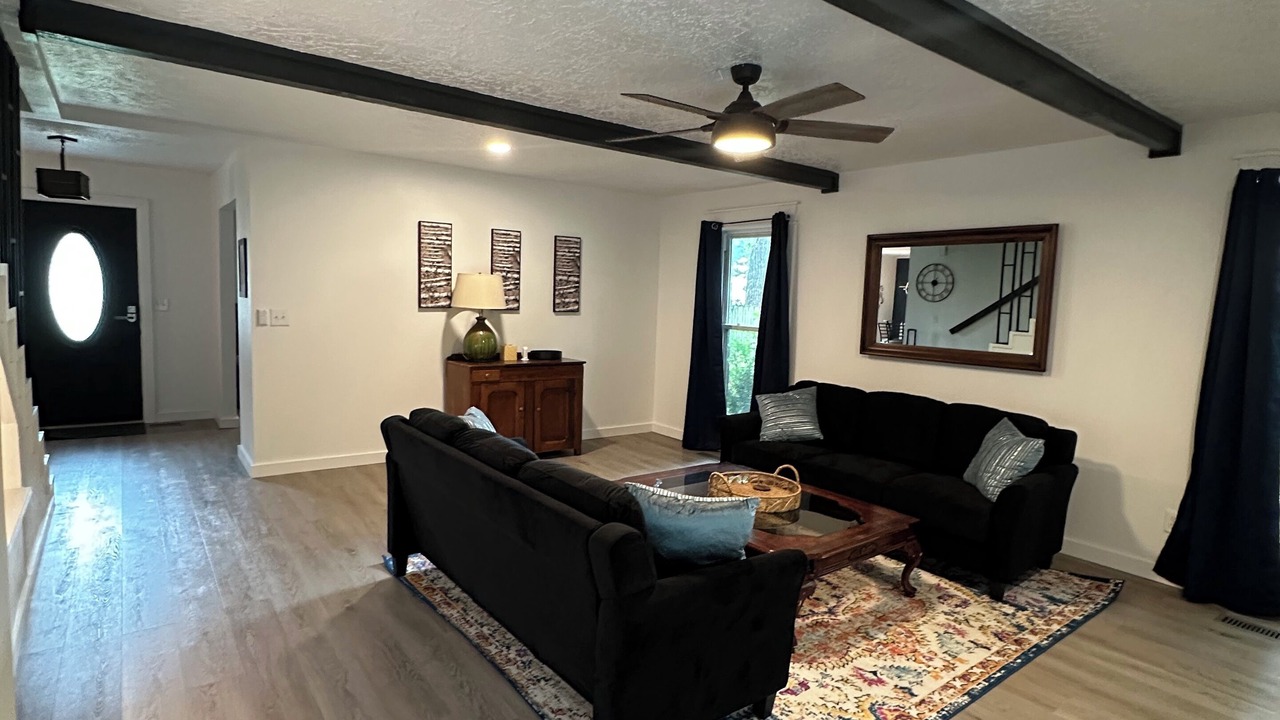 Photo of Livingroom in Broken Arrow
