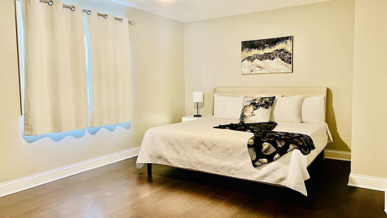 Photo of Bedroom in Elmhurst