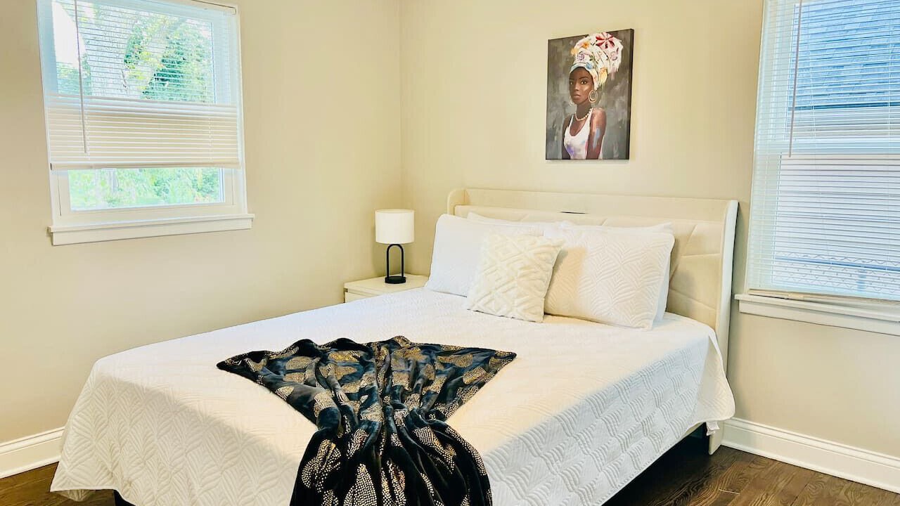Photo of Bedroom in Elmhurst