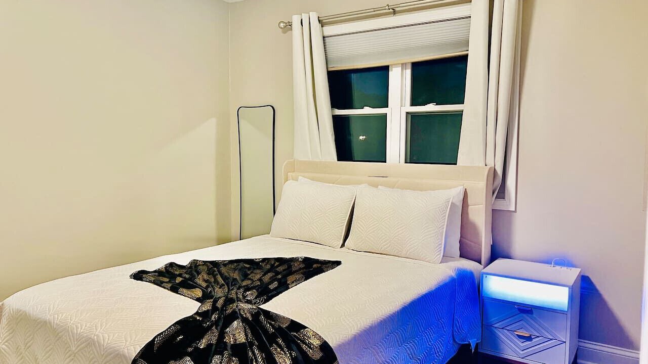 Photo of Bedroom in Elmhurst