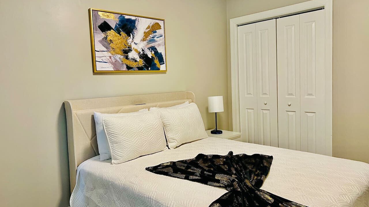 Photo of Bedroom in Elmhurst