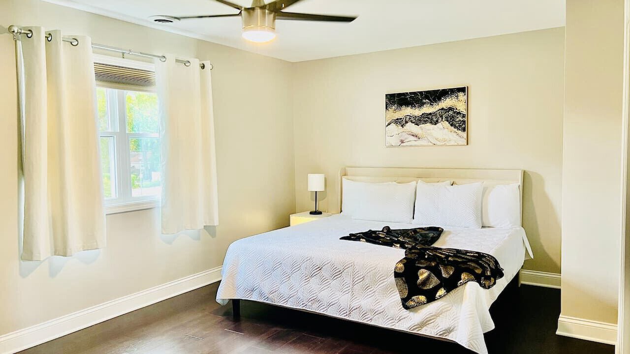 Photo of Bedroom in Elmhurst