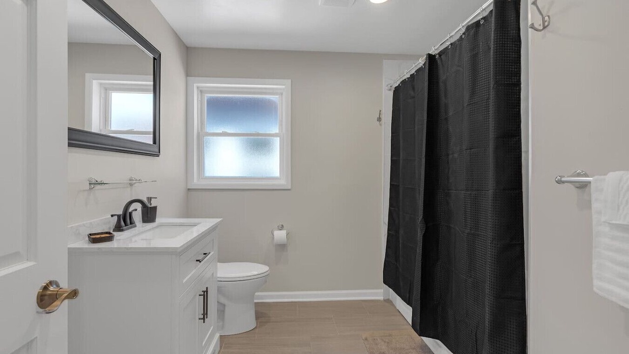 Photo of Bathroom in Oak Park