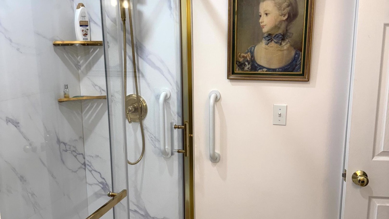 Photo of Bathroom in Colonial Beach