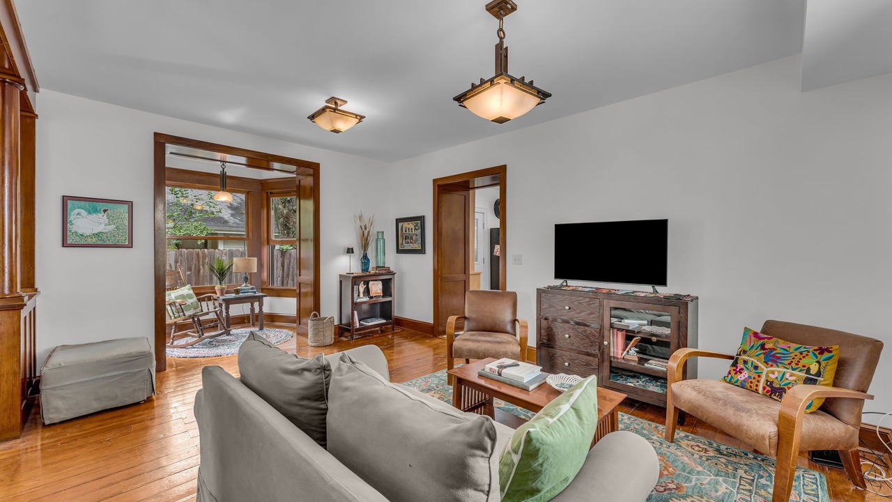 Photo of Livingroom in East Lawrence