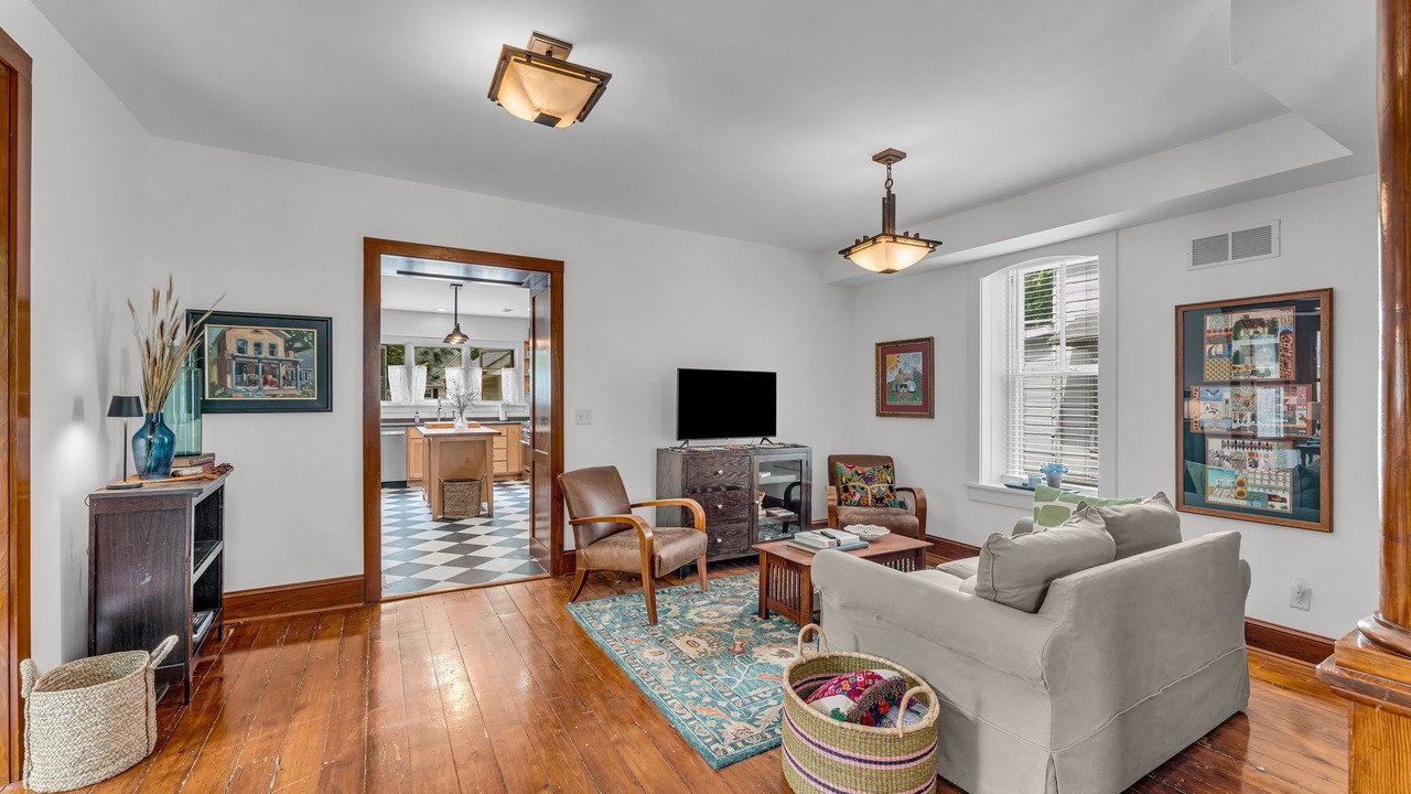 Photo of Livingroom in East Lawrence