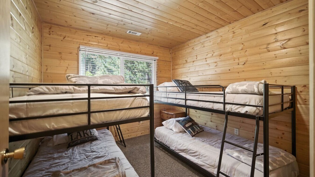 Photo of Bedroom in Mammoth Creek