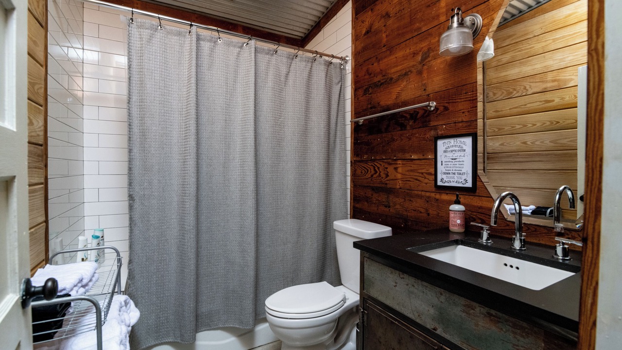Photo of Bathroom in Shady Hollow