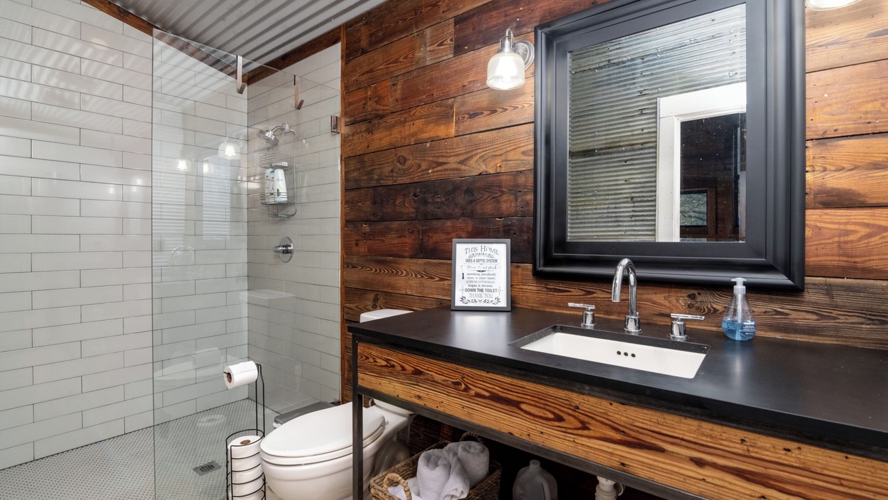 Photo of Bathroom in Shady Hollow