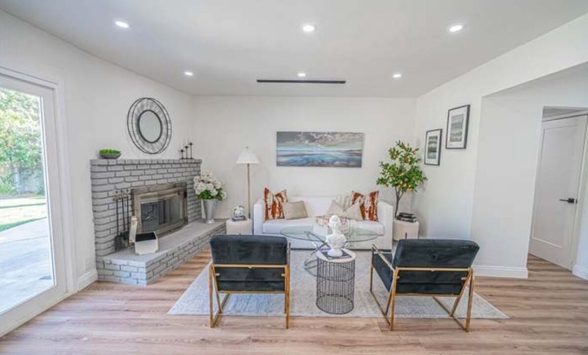 Photo of Livingroom in Canoga Park
