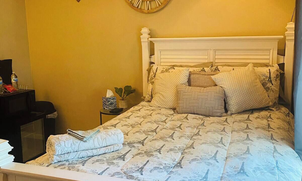 Photo of Bedroom in Pine Hills