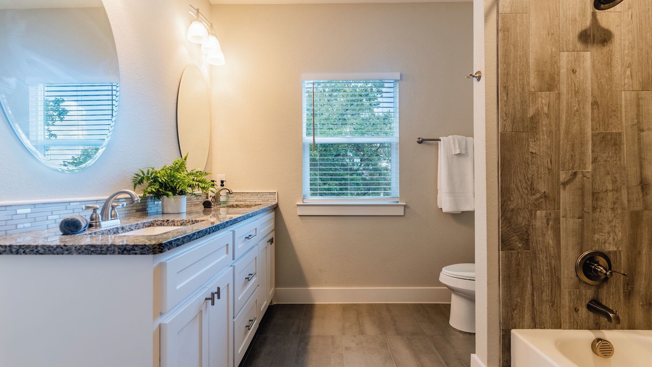 Photo of Bathroom in Pottsboro