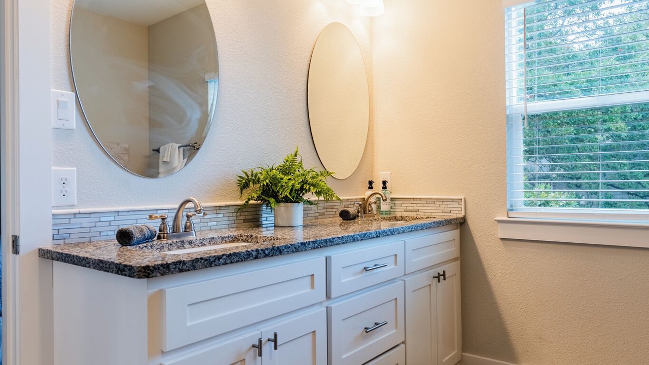 Photo of Bathroom in Pottsboro