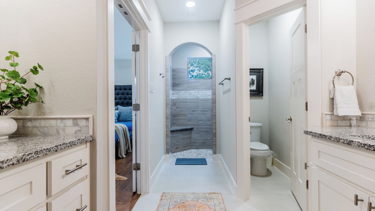 Photo of Bathroom in Pottsboro