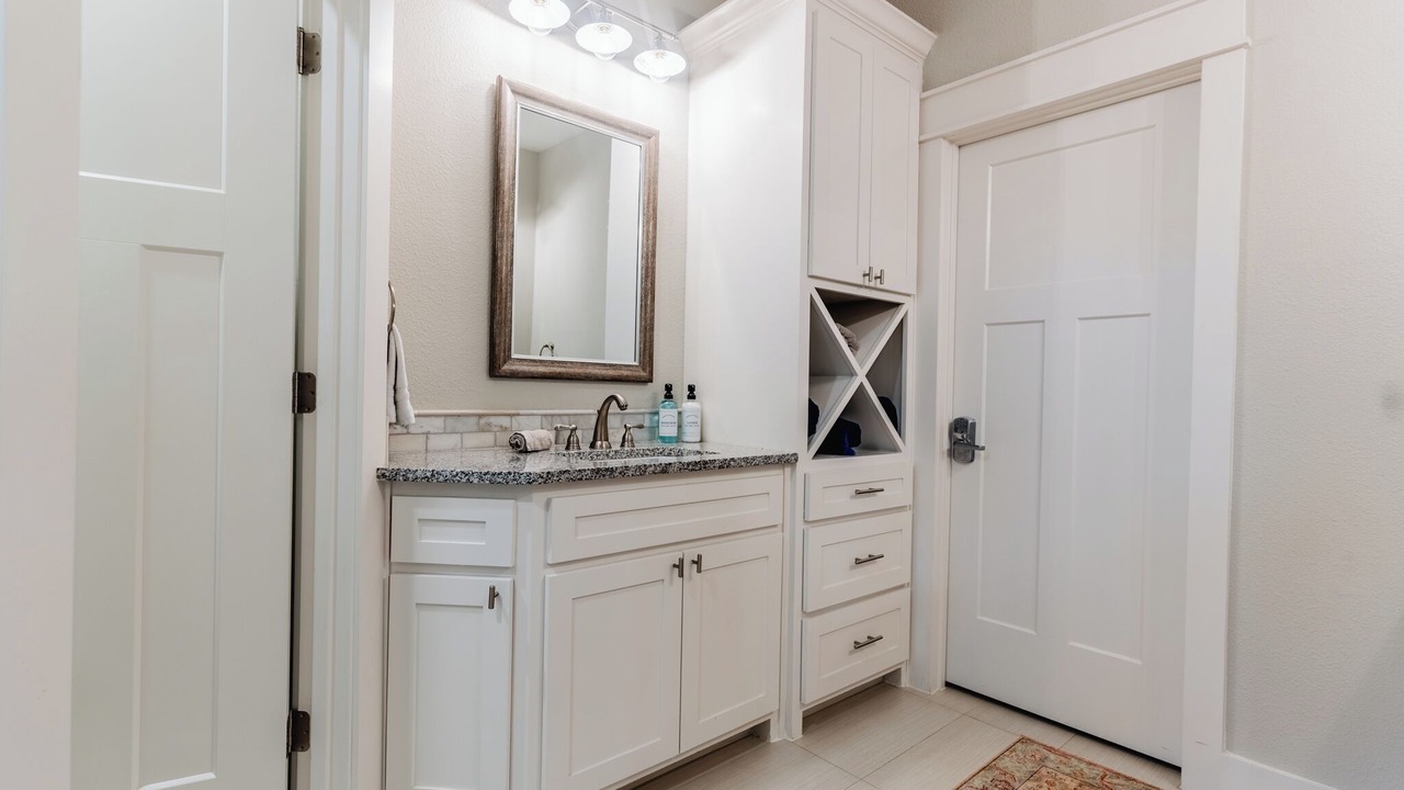 Photo of Bathroom in Pottsboro