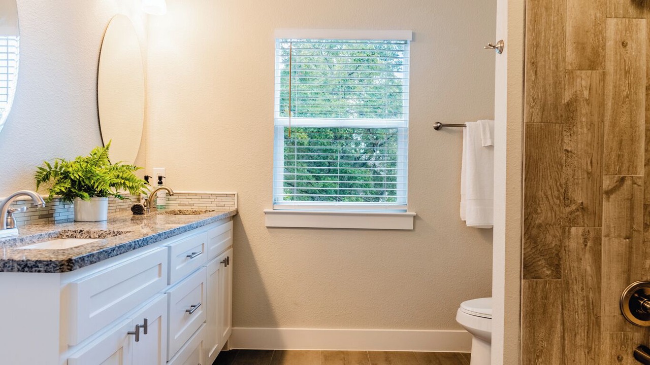 Photo of Bathroom in Pottsboro