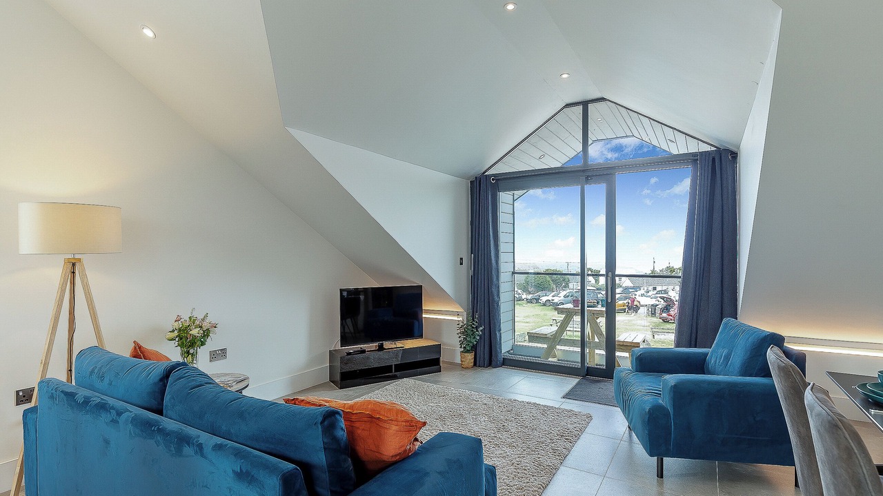 Photo of Others in The Lizard