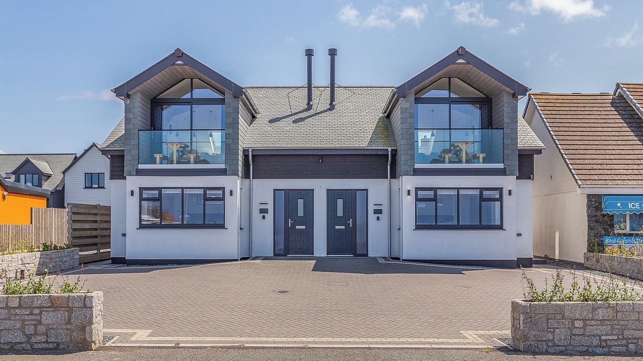 Photo of Others in The Lizard