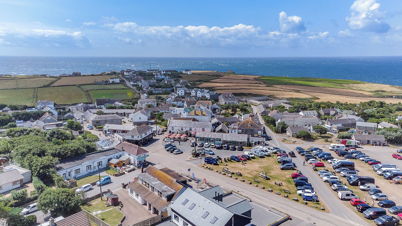 Photo of Others in The Lizard