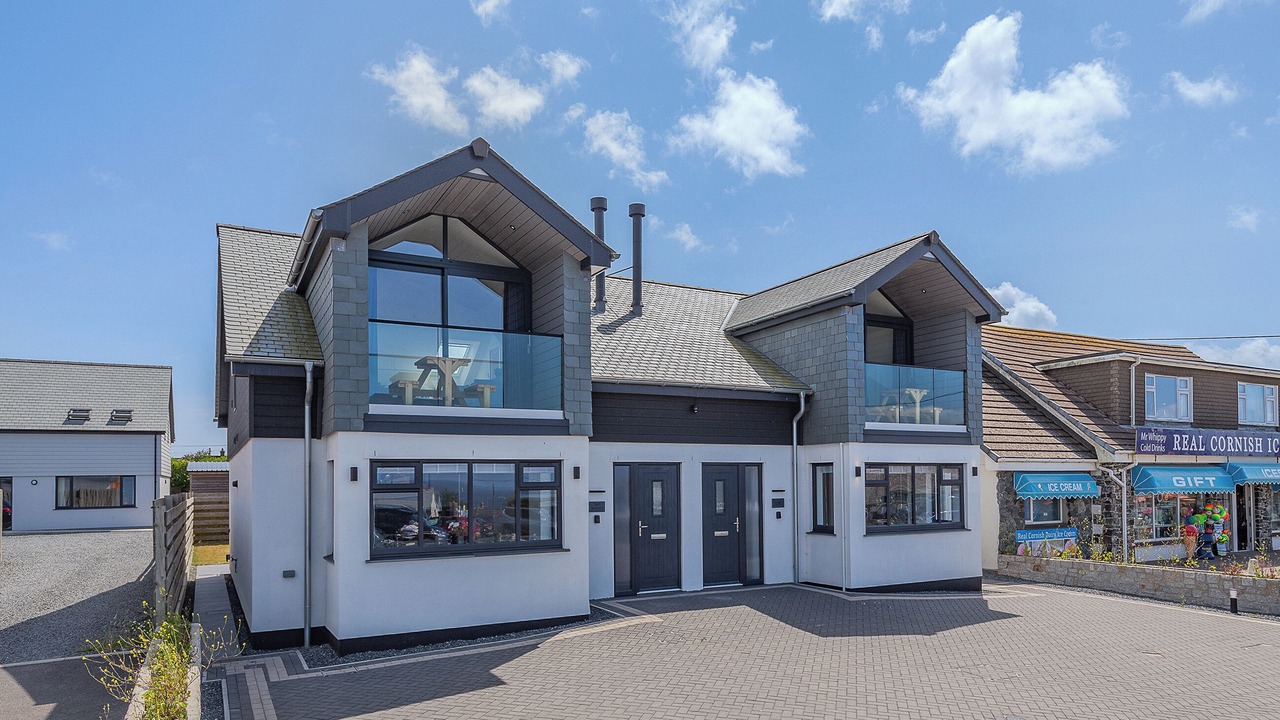 Photo of Others in The Lizard