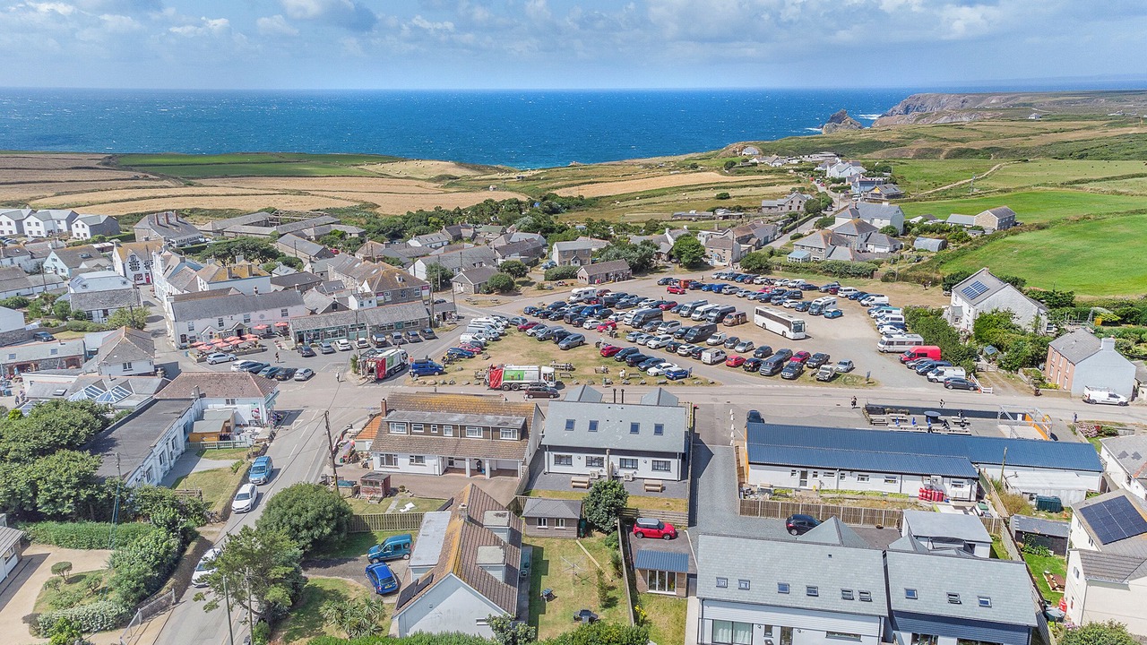 Photo of Others in The Lizard