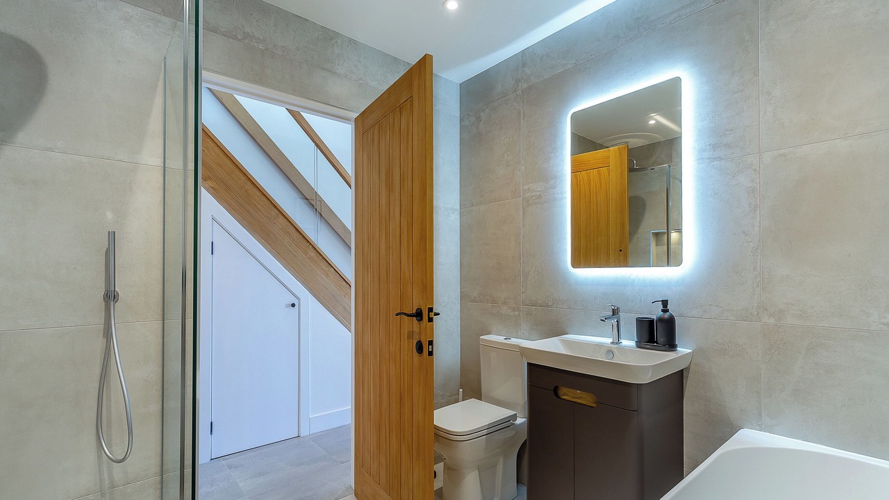 Photo of Bathroom in The Lizard