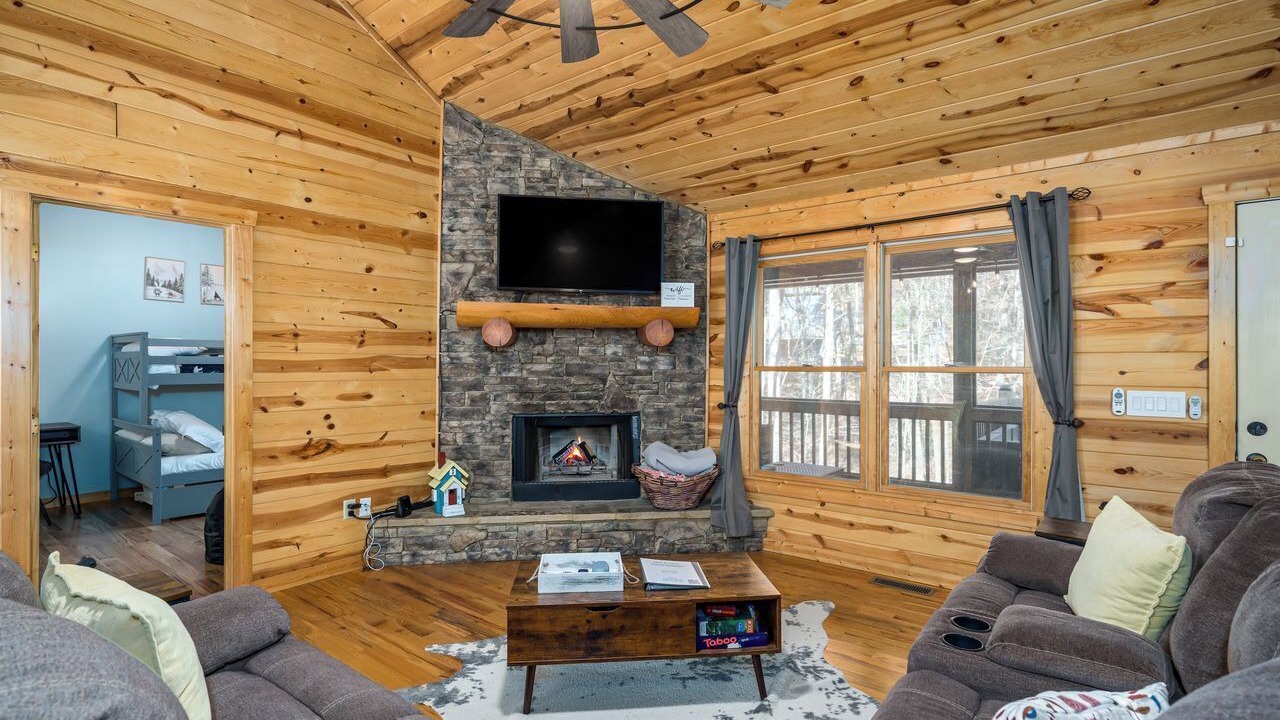 Photo of Livingroom in Eagle Mountain
