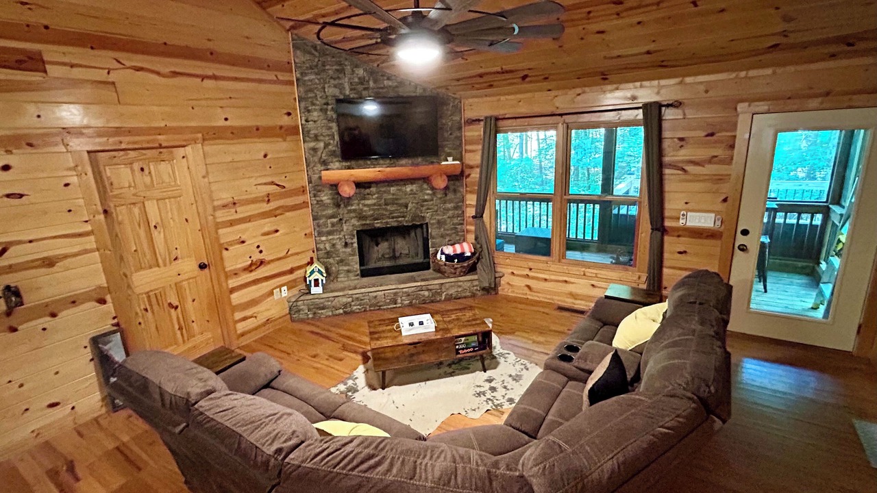 Photo of Livingroom in Eagle Mountain