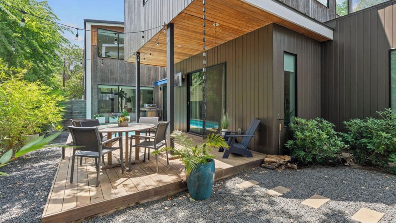 Photo of Outdoor in South River City