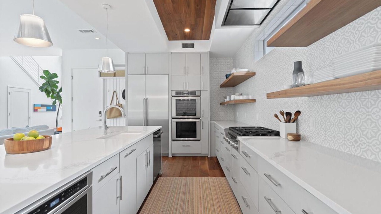 Photo of Kitchen in South River City