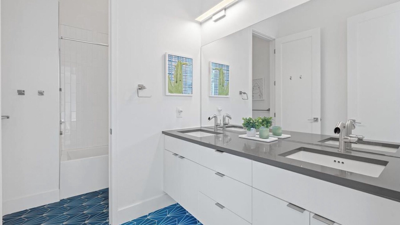 Photo of Bathroom in South River City