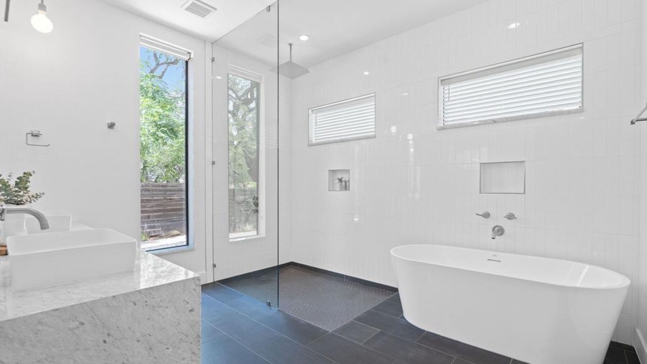 Photo of Bathroom in South River City