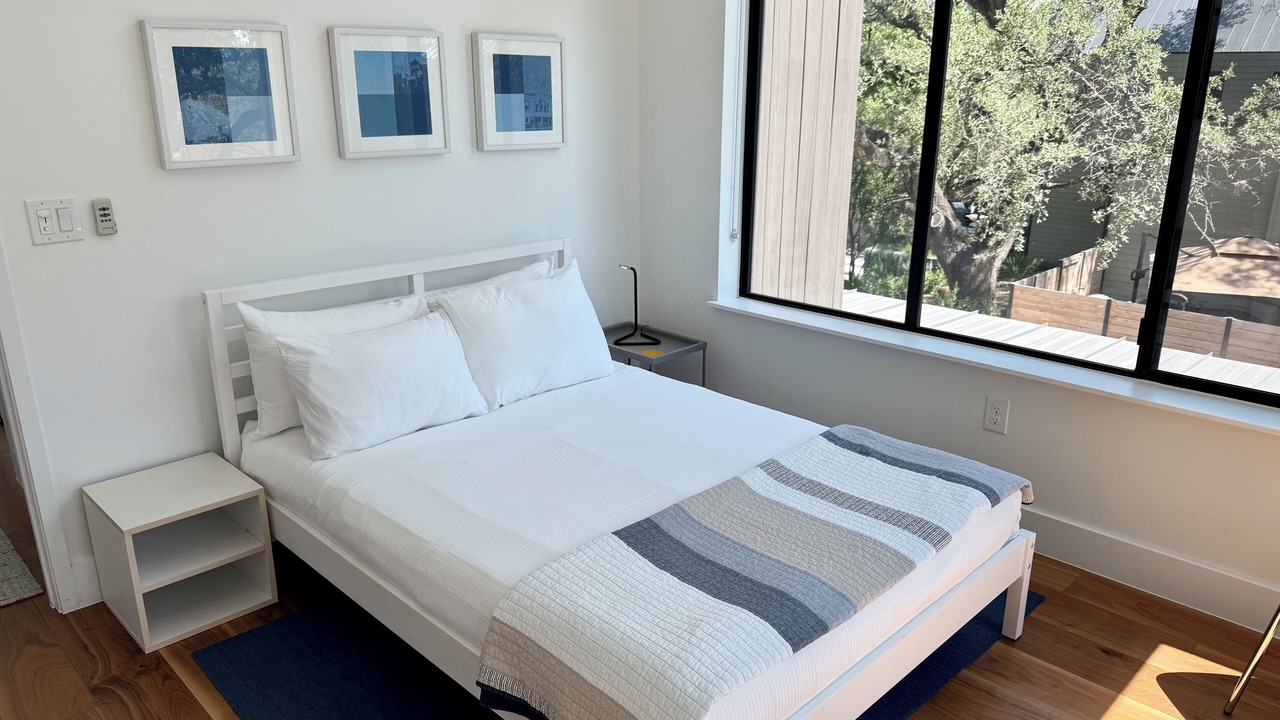 Photo of Bedroom in South River City
