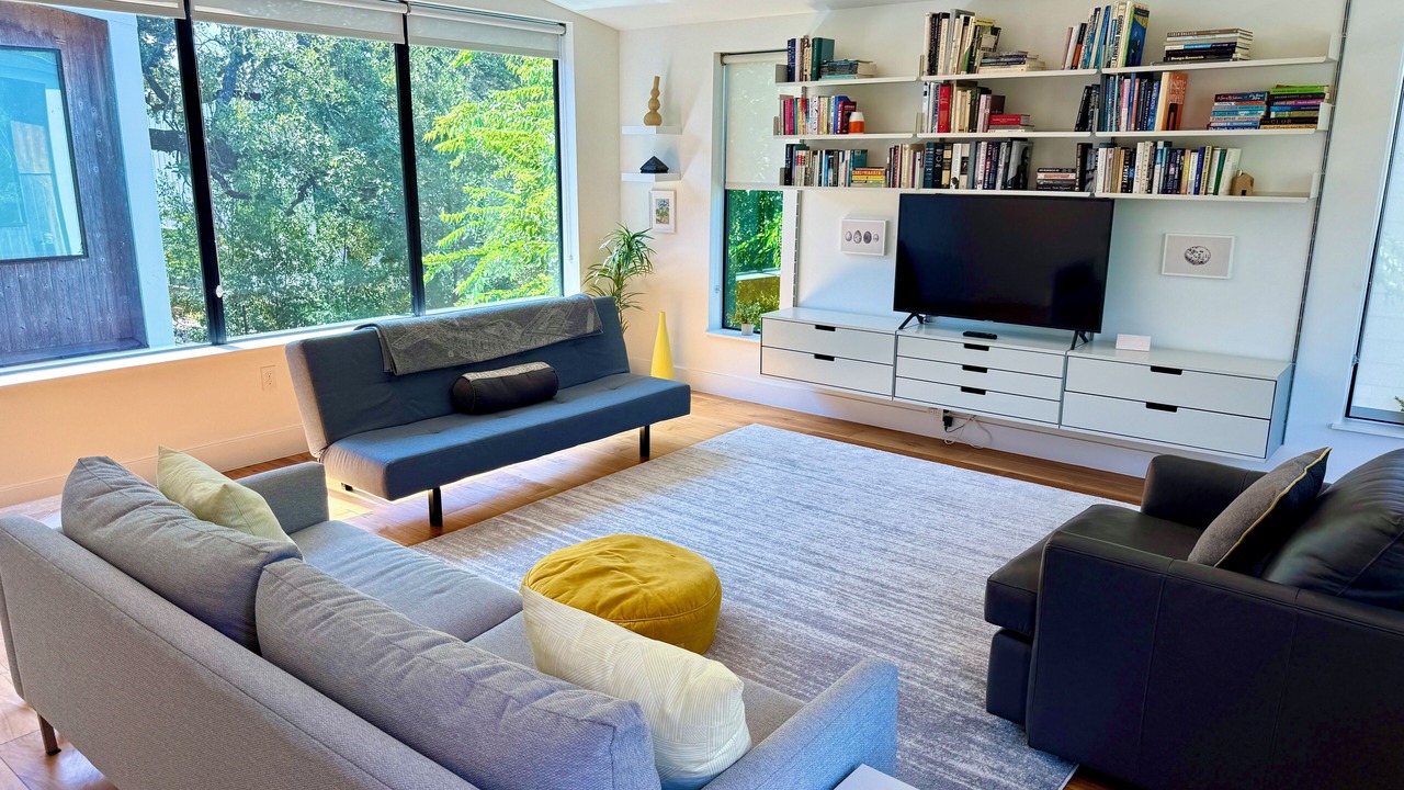 Photo of Livingroom in South River City