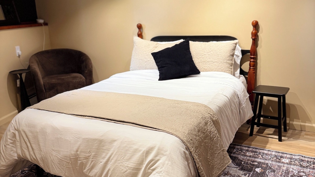 Photo of Bedroom in Oswego