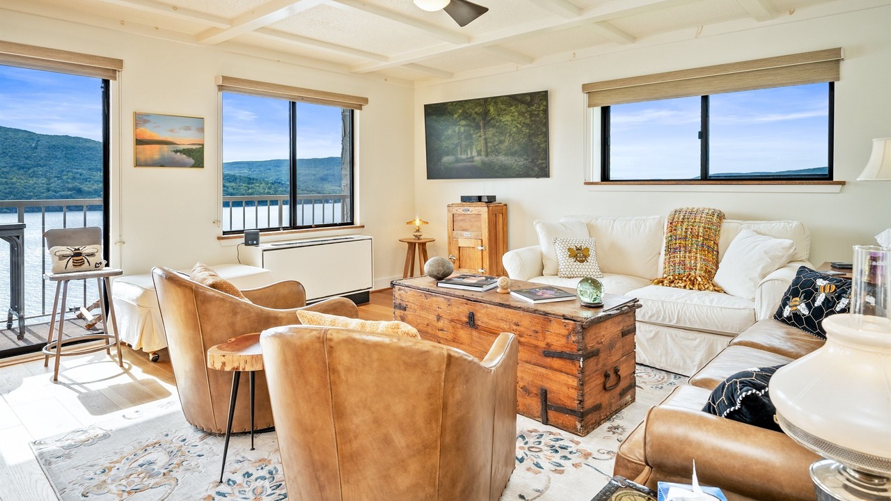 Photo of Livingroom in Canandaigua